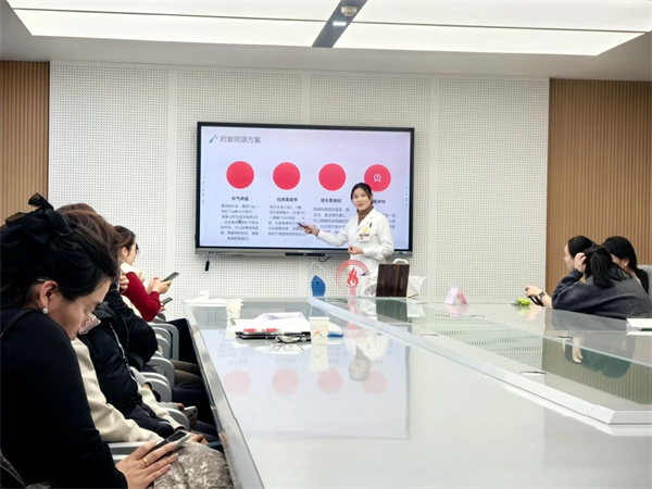 护国寺中医医院——开展医教携手，情暖教师“三八”妇女节慰问活动